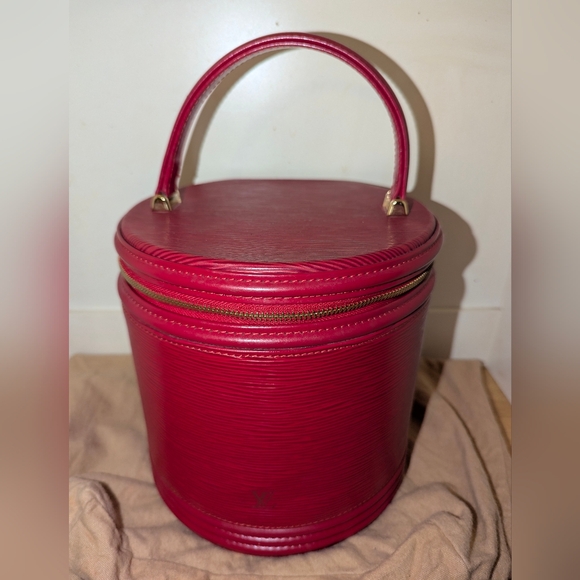 Louis Vuitton Cannes Epi Red. Authentic and pre-owned - Picture 3 of 11